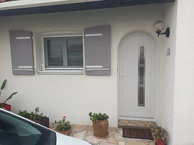 porte d’entrée cintre blanche