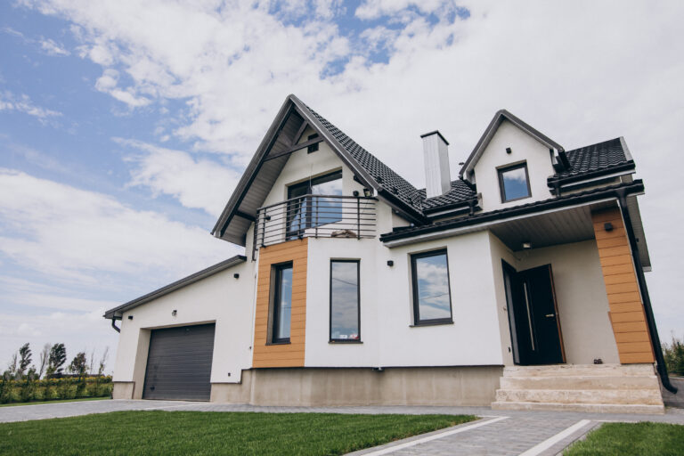 Rénovation menuiseries extérieures : globale ou ciblée, que choisir ?