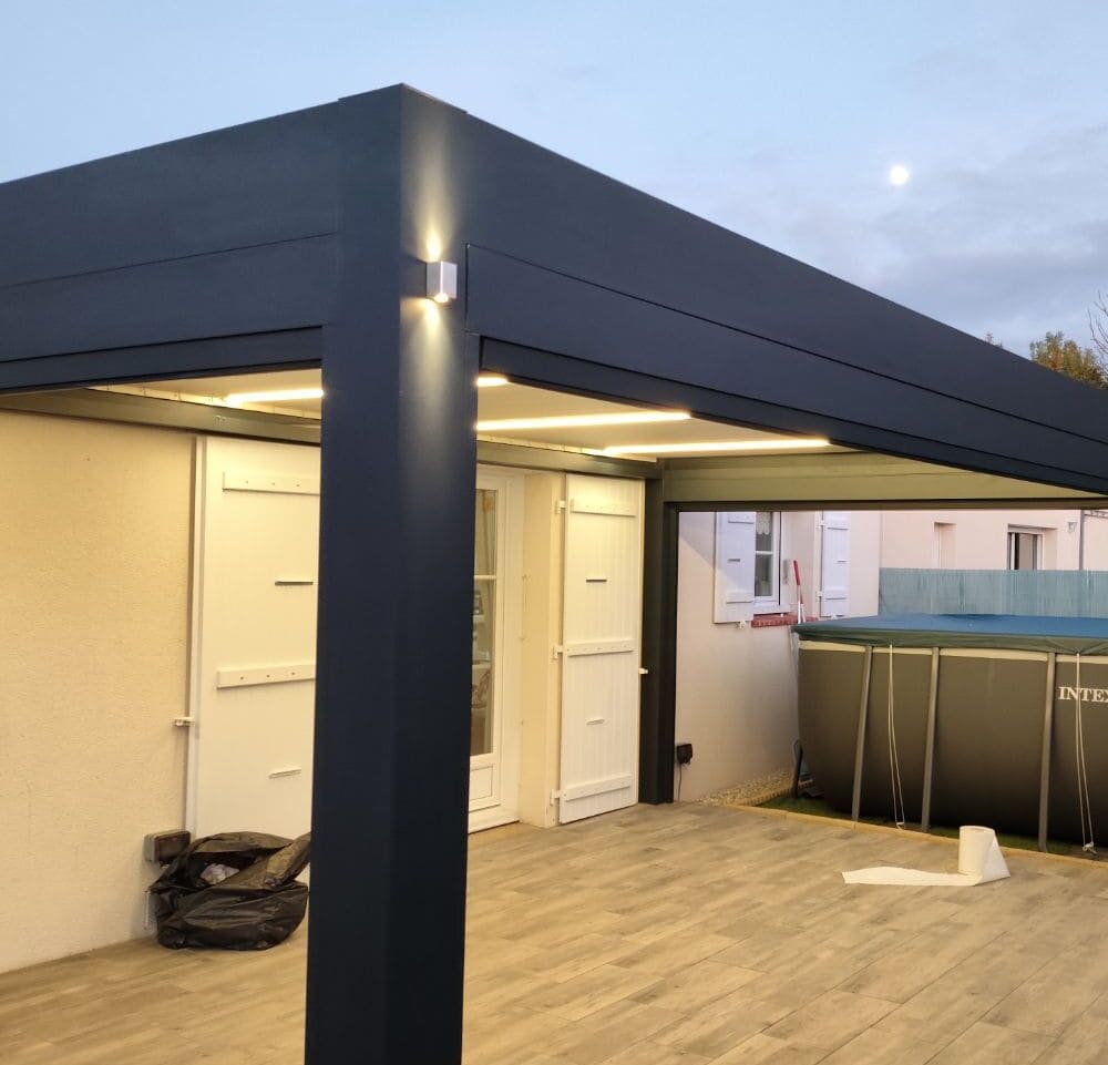 pergola bioclimatique posée sur terrasse existante