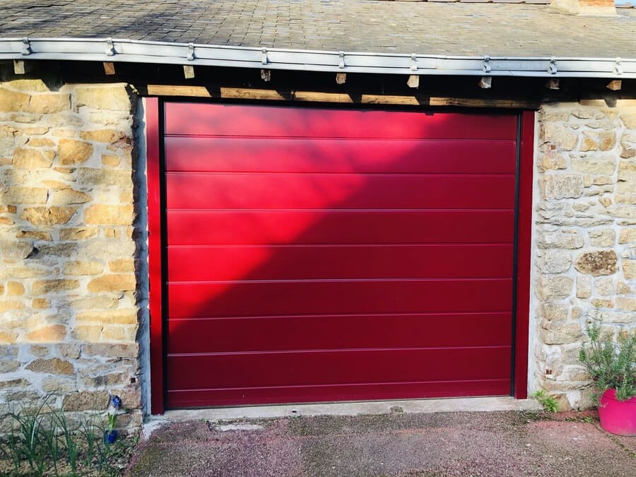 porte-de-garage-plafond-rouge